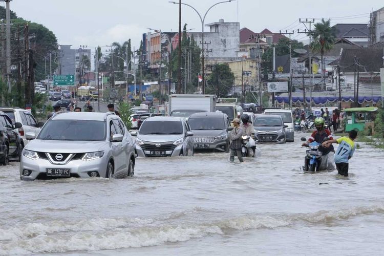 thumbnail Mitos atau Fakta, Usai Terjang Banjir Oli Transmisi Matik Wajib Ganti?